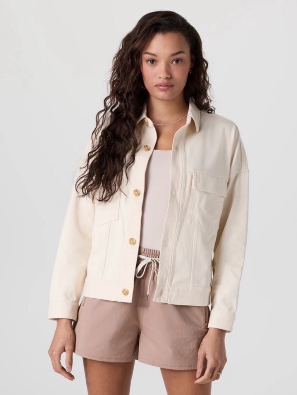 Vuori Mackenzie Cropped Shirt Jacket Size Large
Brand new with tags